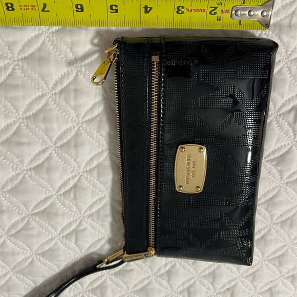 Michael Kors wristlet - Picture 2 of 3